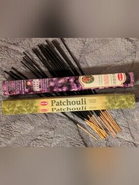 40 Patchouli & Lavender Hand-Rolled Incense Sticks - Delightful Scents.
